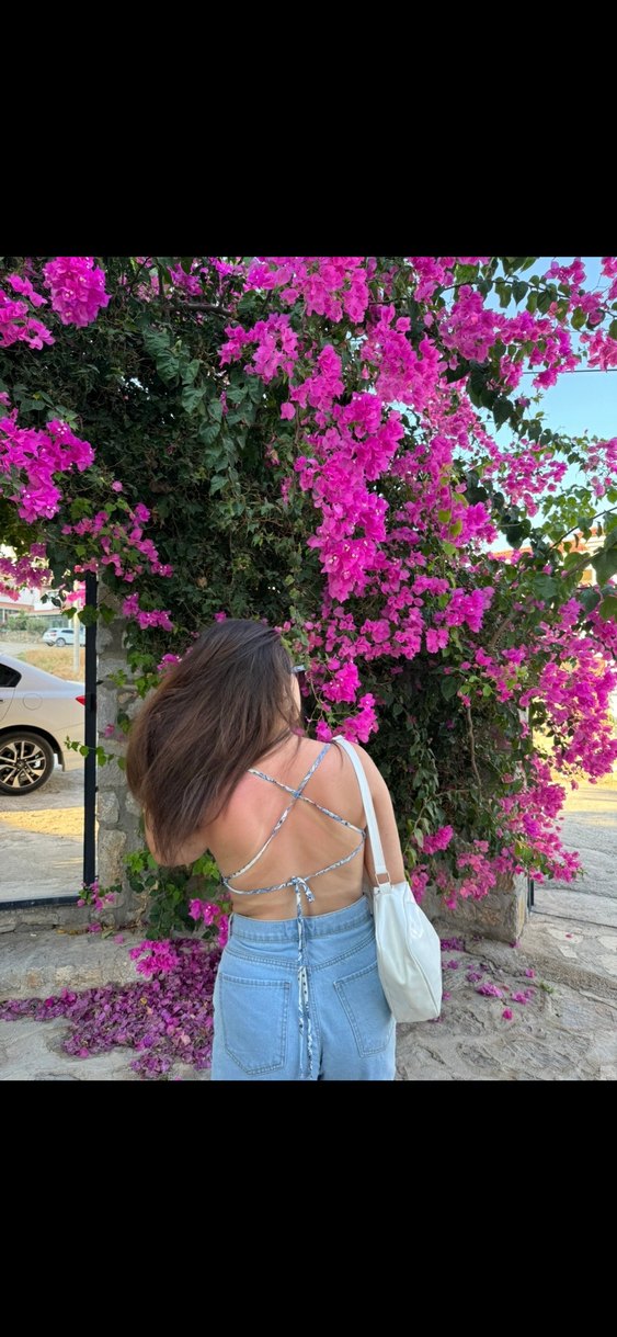 Açık Mavi sırtı açık bluz - Görsel 3