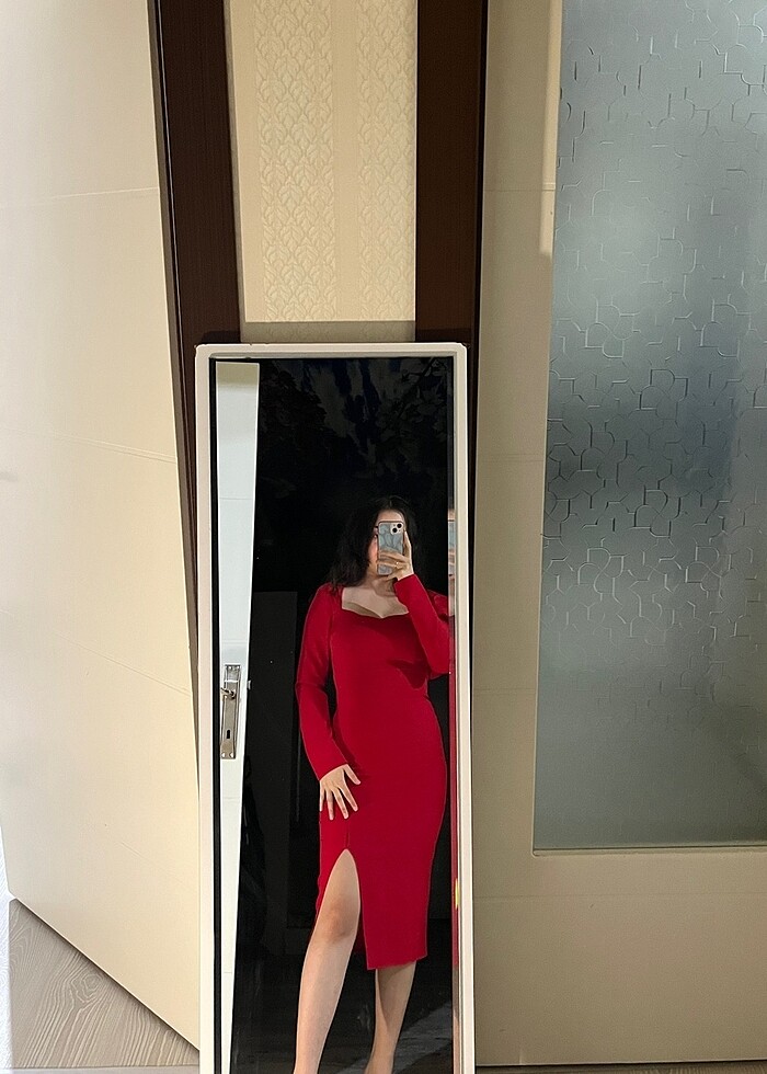 Kırmızı elbise - Görsel 3