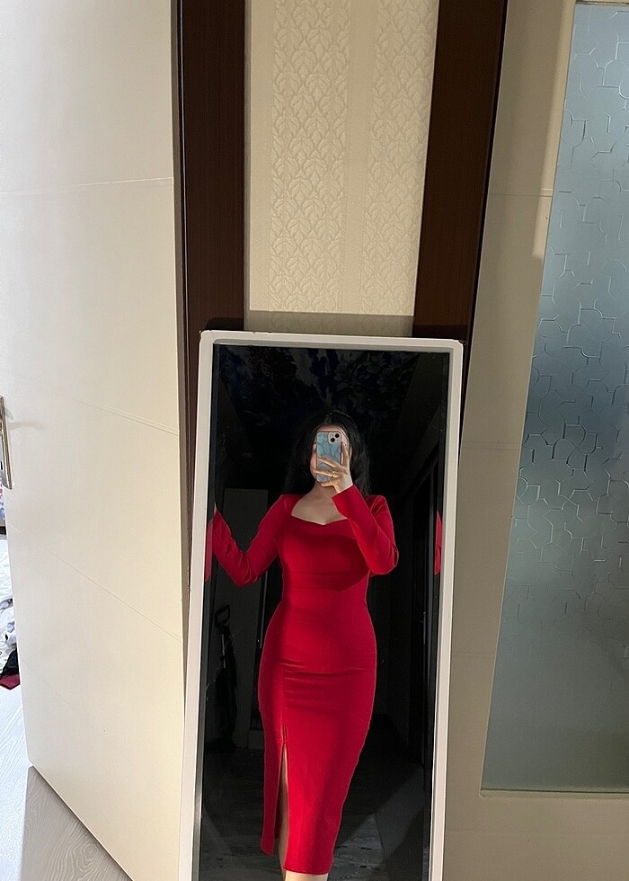 Kırmızı elbise - Görsel 2
