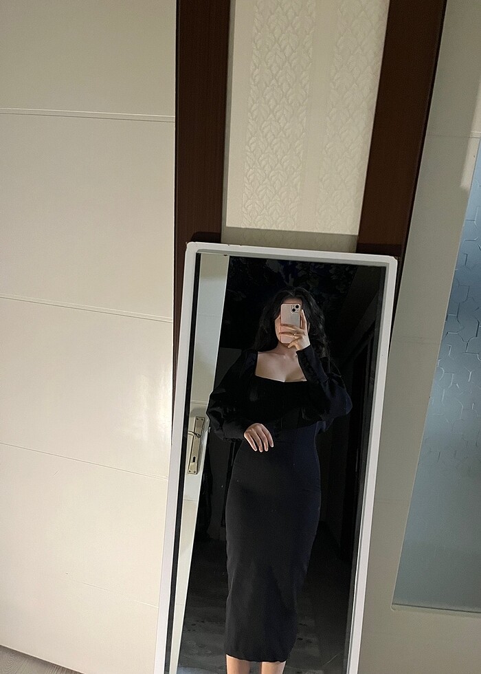 Siyah düğmeli elbise - Görsel 3