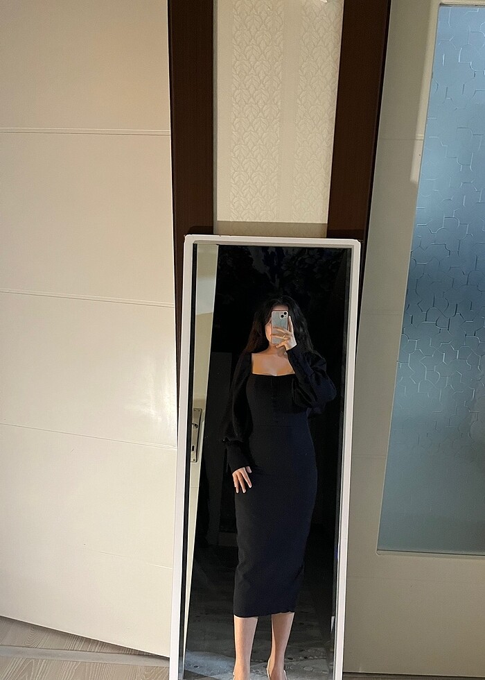 Siyah düğmeli elbise - Görsel 5