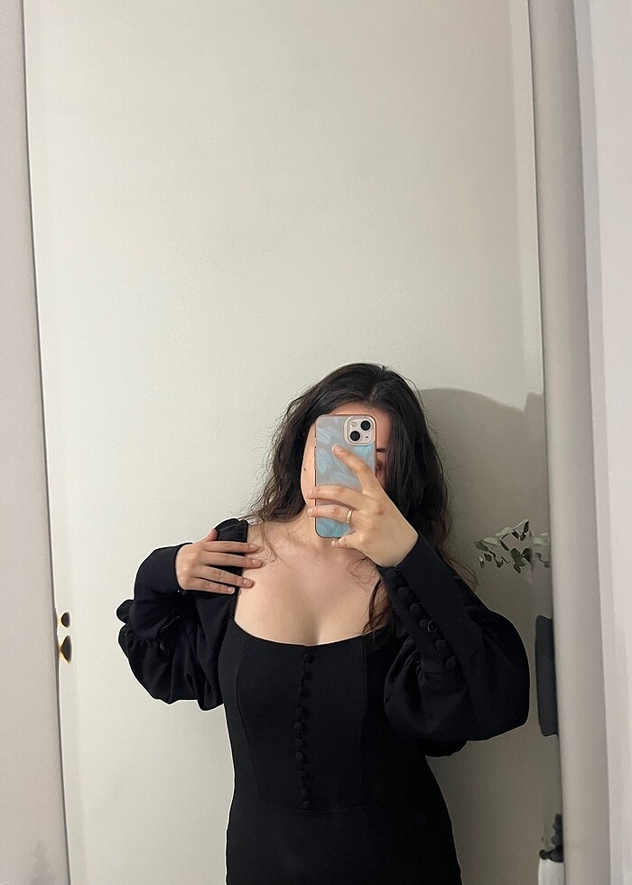 Siyah düğmeli elbise - Görsel 2