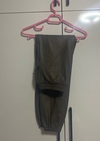 Kemer Detaylı Kadın Deri Pantolon