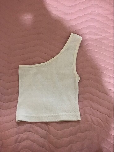 Beyaz tek kol detaylı crop bluz