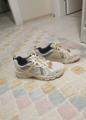 Beyaz skechers