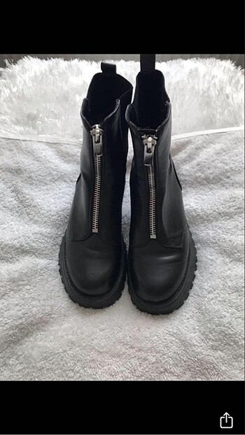 Stradivarius fermuarlı bot
