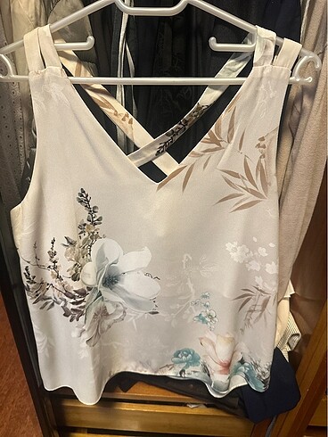 Londra deservedden alindi cicekli hic giyilmedi s-m - Görsel 2