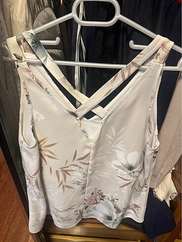 Londra deservedden alindi cicekli hic giyilmedi s-m - Görsel 3