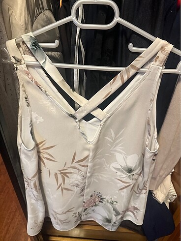 Londra deservedden alindi cicekli hic giyilmedi s-m - Görsel 4