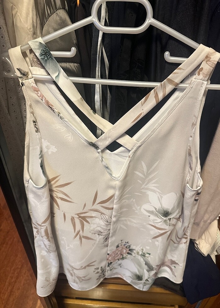 Londra deservedden alindi cicekli hic giyilmedi s-m - Görsel 3