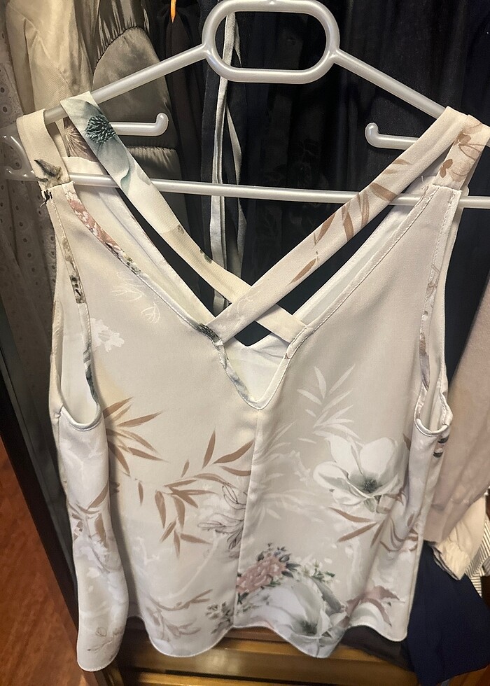 Londra deservedden alindi cicekli hic giyilmedi s-m - Görsel 4