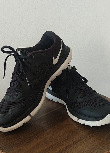 37,5 Beden Nike koşu ayakkabısı