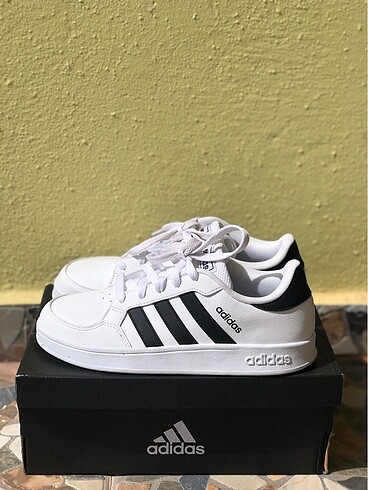 Adidas spor ayakkabı