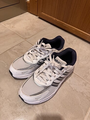 37,5 Beden beyaz Renk Adidas Spor Ayakkabı