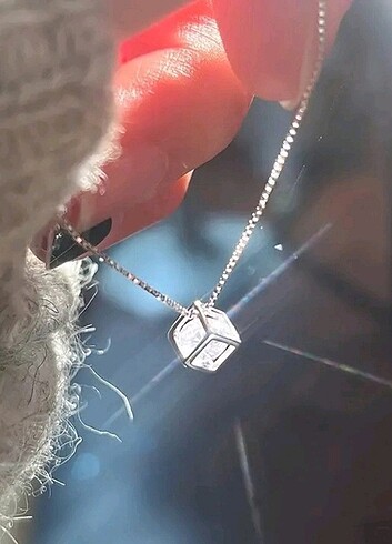 ÇELİK ZARİF KÜP SWAROVSKİ KOLYE