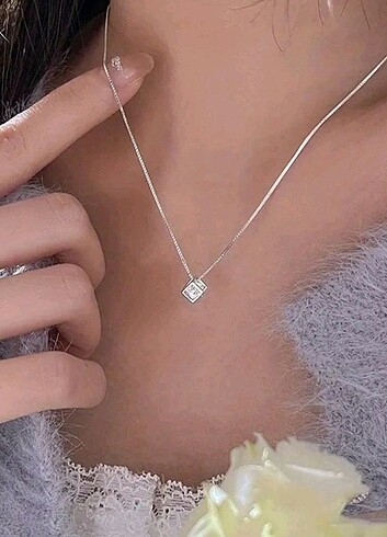 Diğer ÇELİK ZARİF KÜP SWAROVSKİ KOLYE