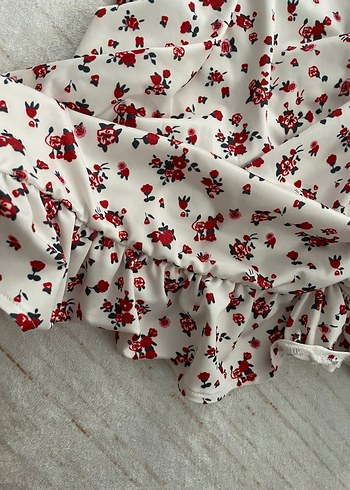Zara Çiçek Desenli Beyaz Mini Elbise