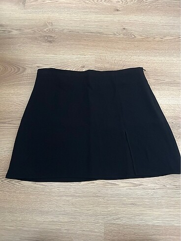 Zara kısa siyah yırtmaçlı etek