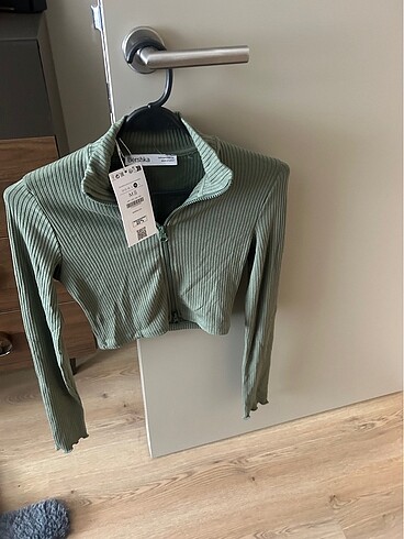 m Beden Bershka crop hırka