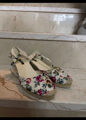 Çiçek Desenli Kadın Dolgu Topuk Sandalet - Görsel 2