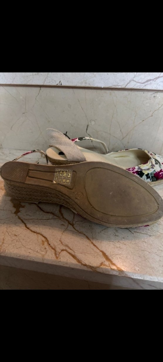 Çiçek Desenli Kadın Dolgu Topuk Sandalet - Görsel 3