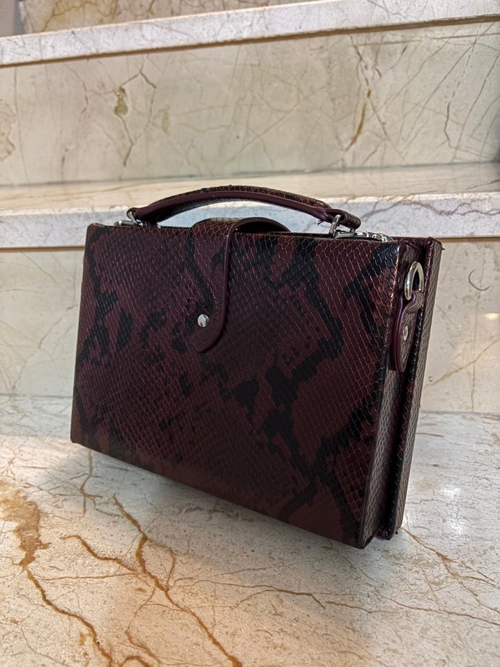 Bordo Yılan Derisi Desenli Vintage Deri Çanta - Görsel 2