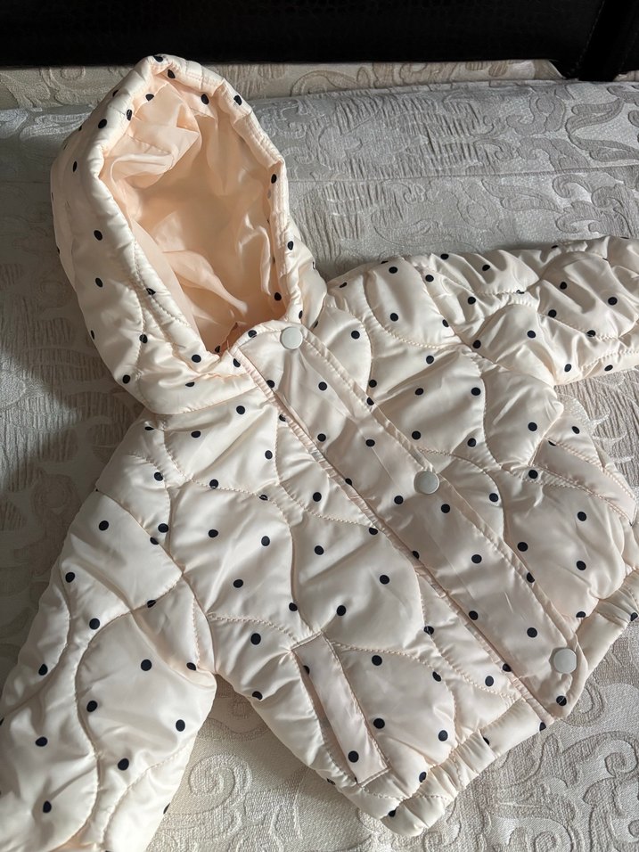 Kapüşonlu Beyaz Puantiyeli Kız Çocuk Montu - Görsel 2