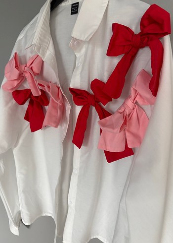 Fiyonklu Beyaz Kadın Gömlek - Görsel 4