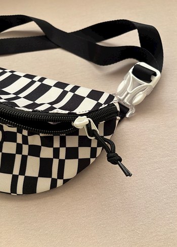  Beden siyah Renk ORİJİNAL CONVERSE BEL ÇANTASI UNİSEX SIFIR ETİKETLİ