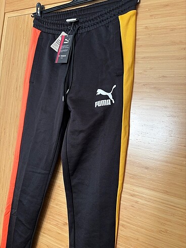 s Beden siyah Renk ORİJİNAL PUMA EŞOFMAN ALTI SMALL BEDEN SİYAH RENK SIFIR ETİKETLİ