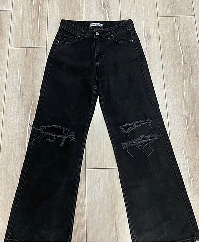 Diğer Siyah taşlanmış yırtık paça jeans