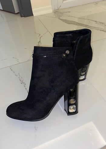 Siyah Süet Tokalı Blok Topuklu Bot - Görsel 2