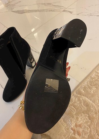 Siyah Süet Tokalı Blok Topuklu Bot - Görsel 3