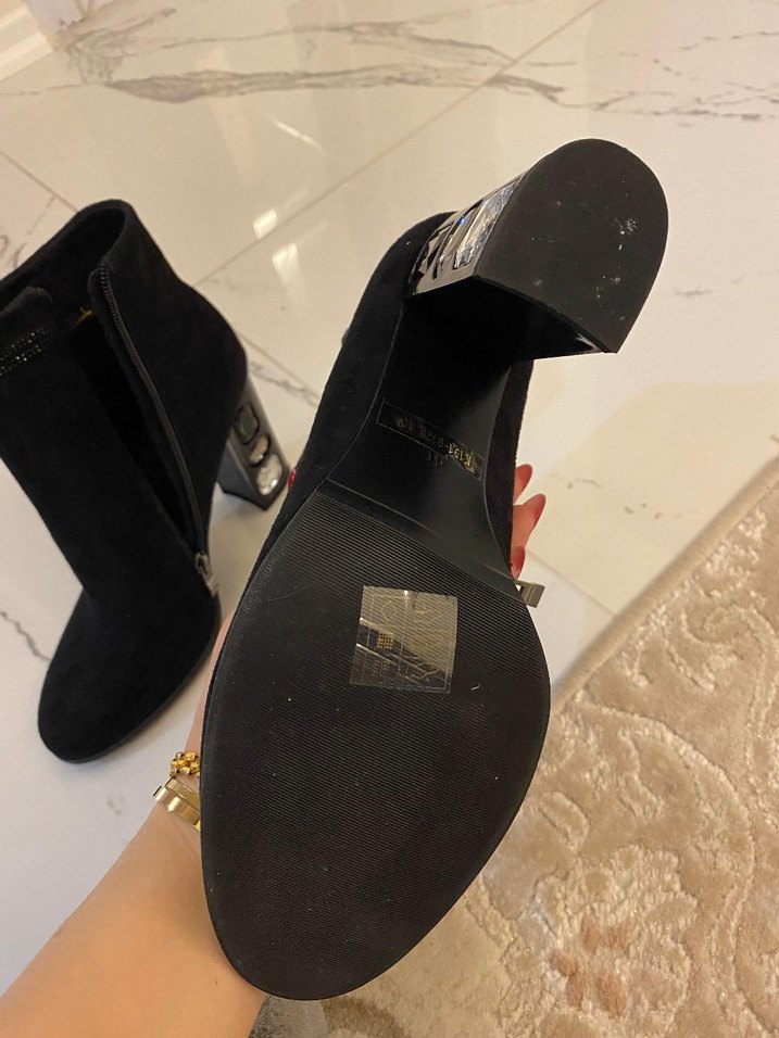 Siyah Süet Tokalı Blok Topuklu Bot - Görsel 3