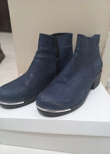 Yılan Desenli Mavi Süet Topuklu Bot - Görsel 2