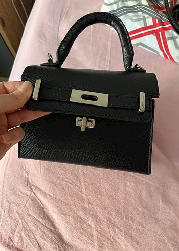 Beden siyah Renk Stradivarius Siyah Mini Çapraz Askılı Çanta