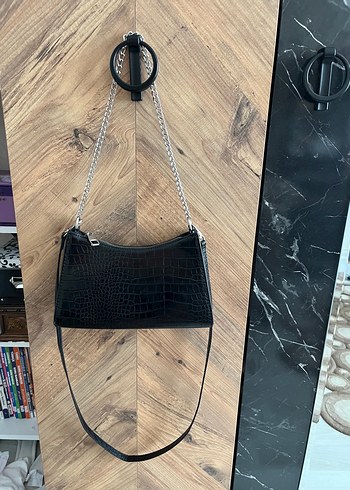 Stradivarius Yılan Desenli Deri Çanta