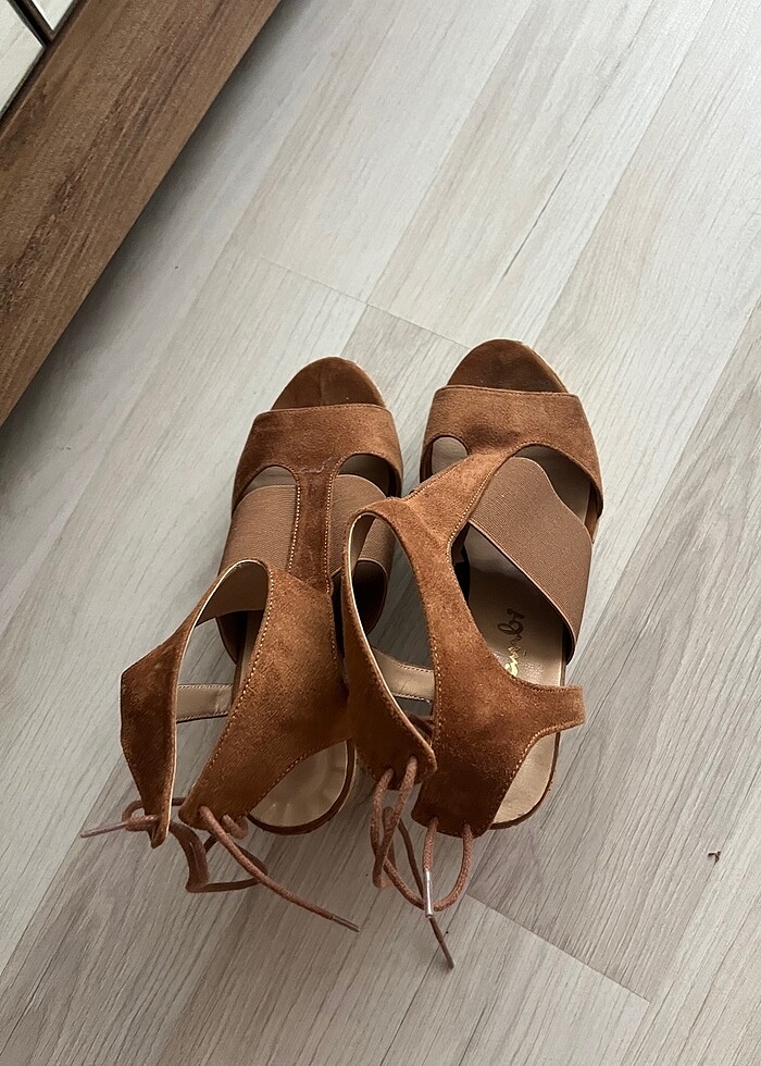 Topuklu ayakkabı - Görsel 4