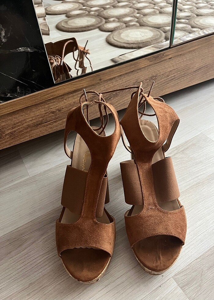 Topuklu ayakkabı - Görsel 2