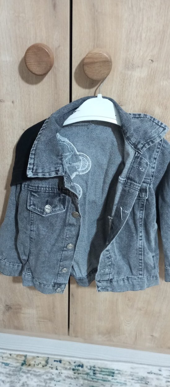 Kız Çocuk Gri Nakışlı Kürklü Denim Ceket - Görsel 3