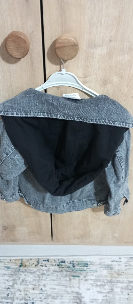 Kız Çocuk Gri Nakışlı Kürklü Denim Ceket - Görsel 2