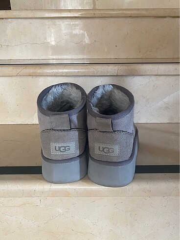 37 Beden gri ugg bot