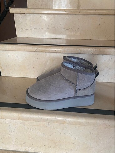 Ugg gri ugg bot