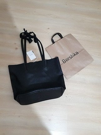 Siyah Bershka Kol Cantasi 15 Indirimli 109 Tl Modacruz