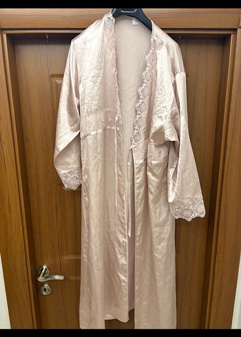 Uçuk pembe sıfır saten sabahlık - Görsel 2