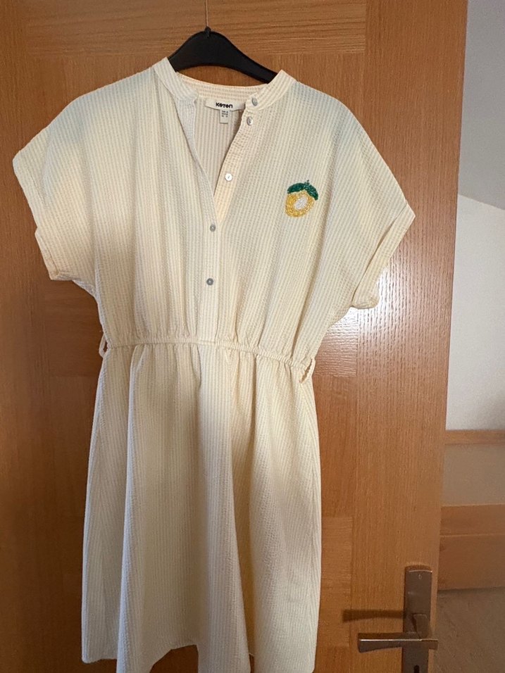 Sarı renk, hiç kullanılmadı meyve işlemeli elbise - Görsel 3