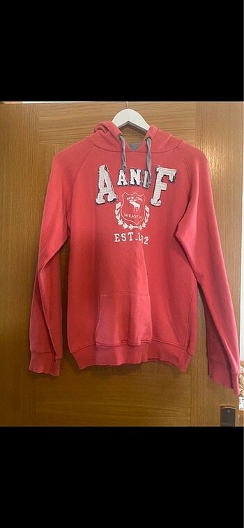 l Beden Pembe renk sweatshirt kusuru resımde gosterıldı kolunda lekesi v