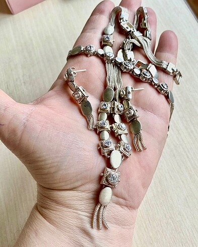 Beden 925 ayar gerdanlık , bileklik ve küpe
