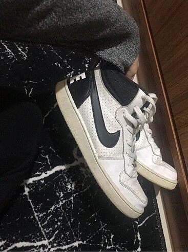 Nike court mid