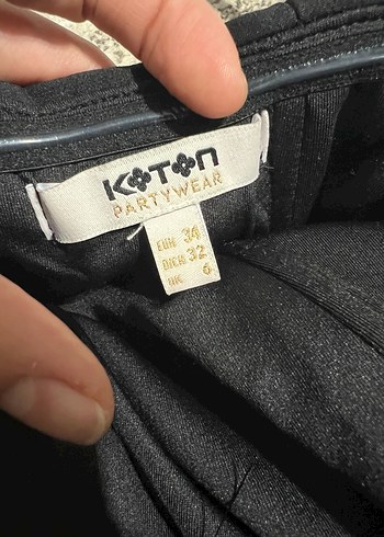 34 Beden siyah Renk Siyah Kürklü Straplez Midi Elbise